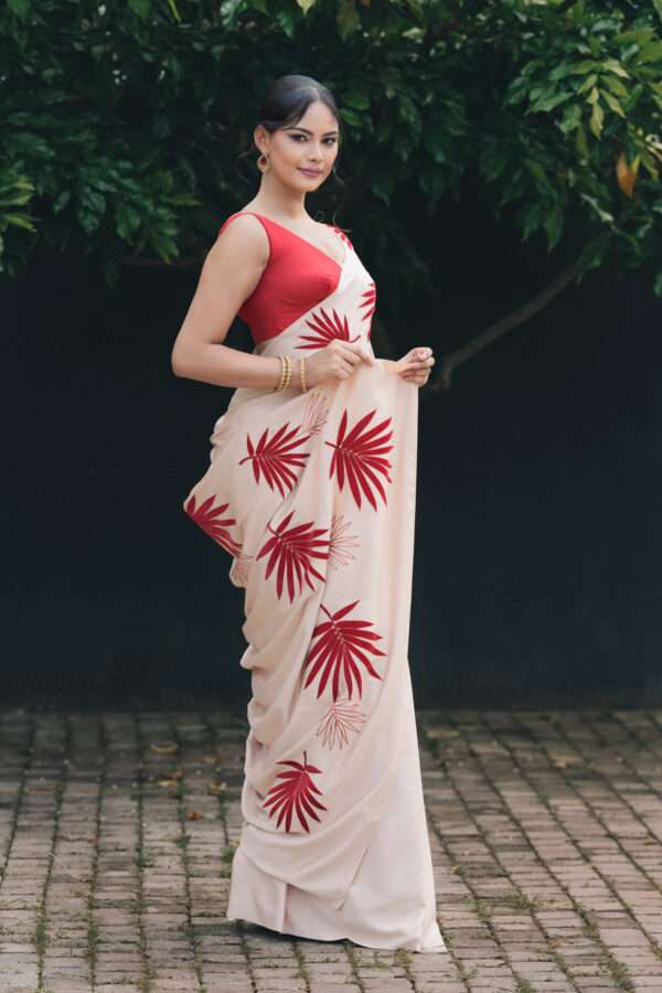 Velvet Bloom Elegance Saree - Image 3