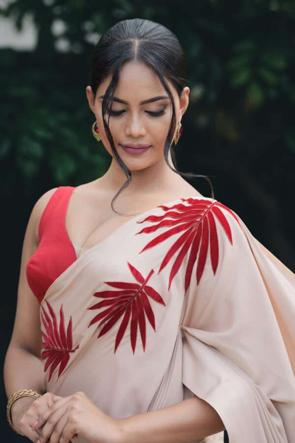 Velvet Bloom Elegance Saree - Image 4