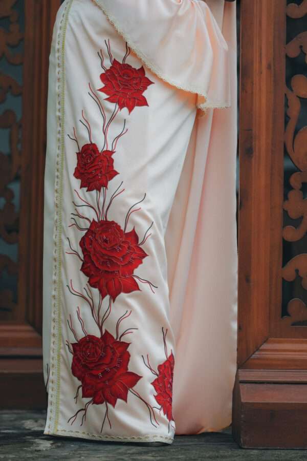 Velvet Rose Kandyan Saree - Image 3